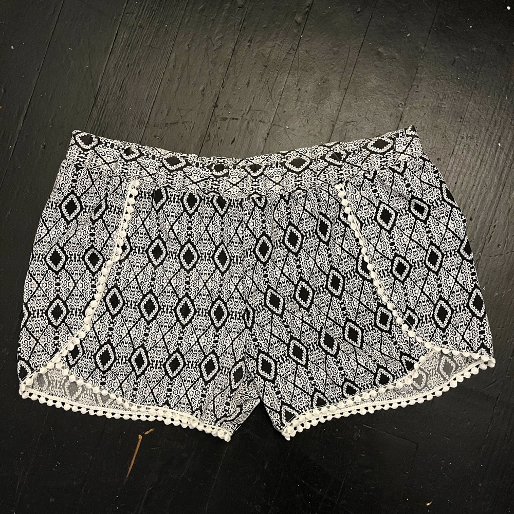 Catherines Black and White Patterned Women Shorts